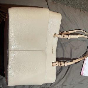 Micheal Kors  purse, never used still has tags